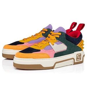 Hi I’m selling this Louboutin shoes